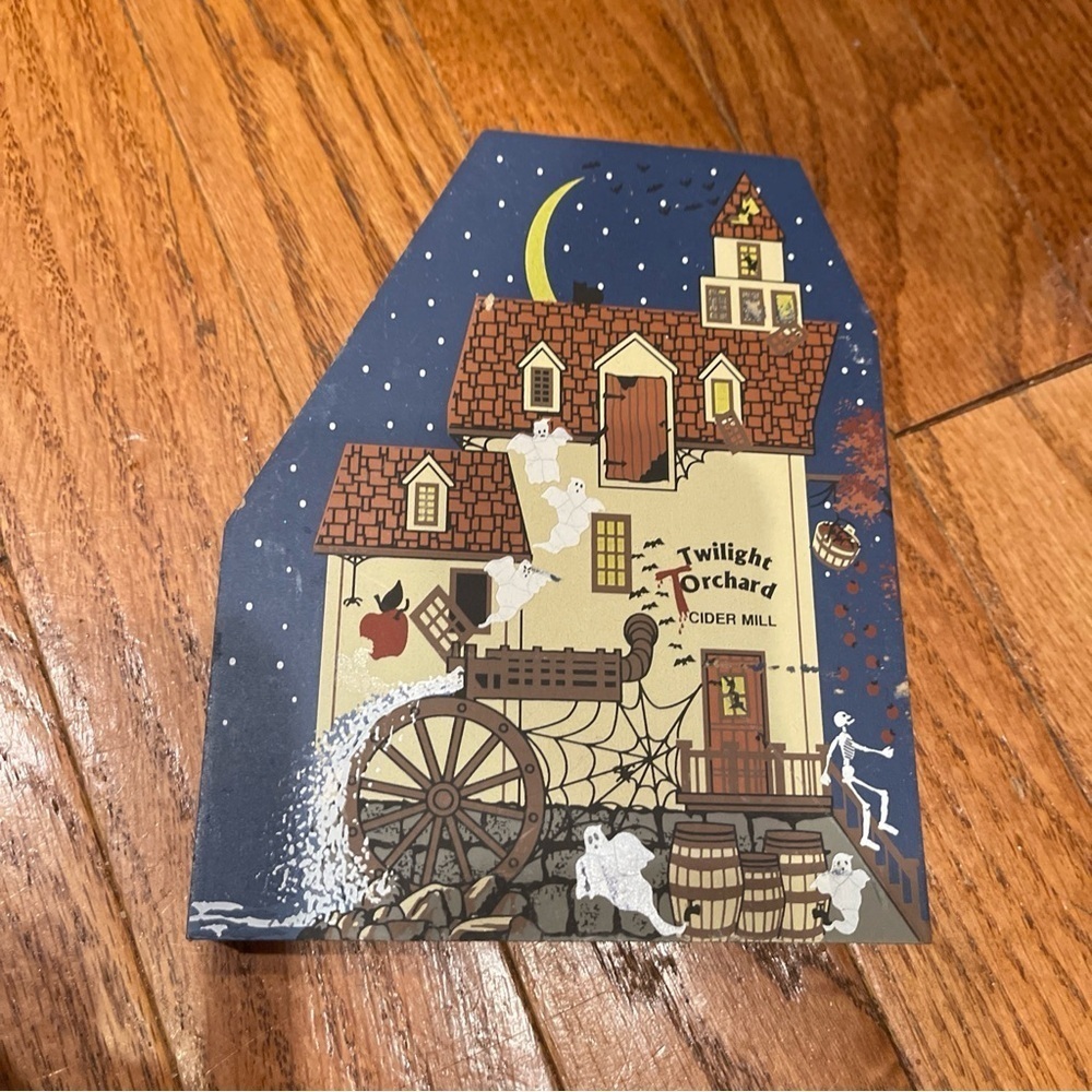 Cats Meow Halloween limited Edition Glow in Dark Twilight Orchard Cider Mill